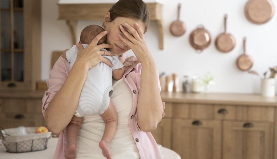 Carico mentale nelle mamme: il peso invisibile che porti